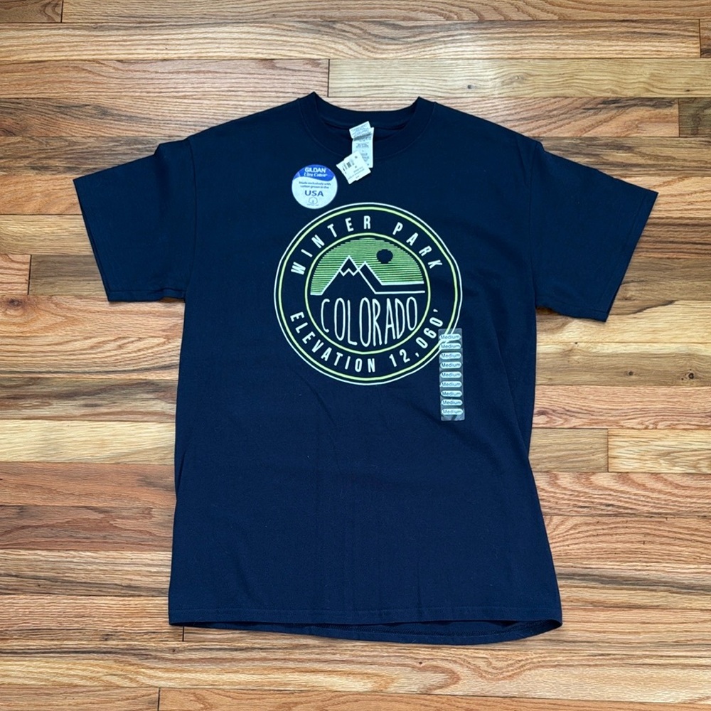 ✨3/$10 NWT Winter Park Colorado T-Shirt Navy Medium